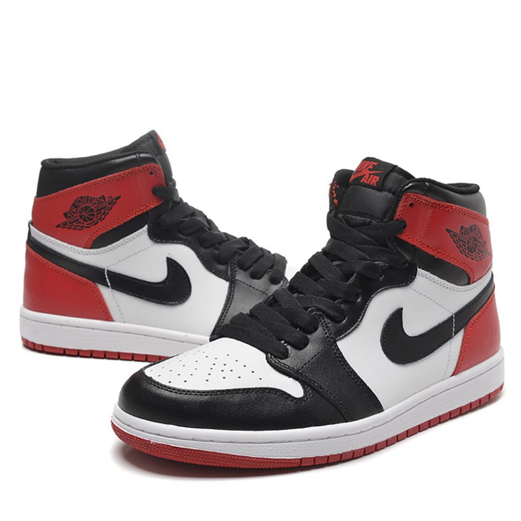 Джорданы 1 черные. Nike Air Jordan 1 High Black Toe. Nike Air Jordan 1 Retro White Black Red. Nike Air Jordan 1 Black Red. Air Jordan 1 Black.